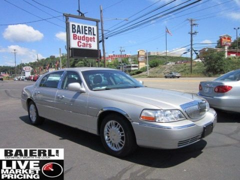 2007 Lincoln Town Car Signature L Data, Info and Specs
