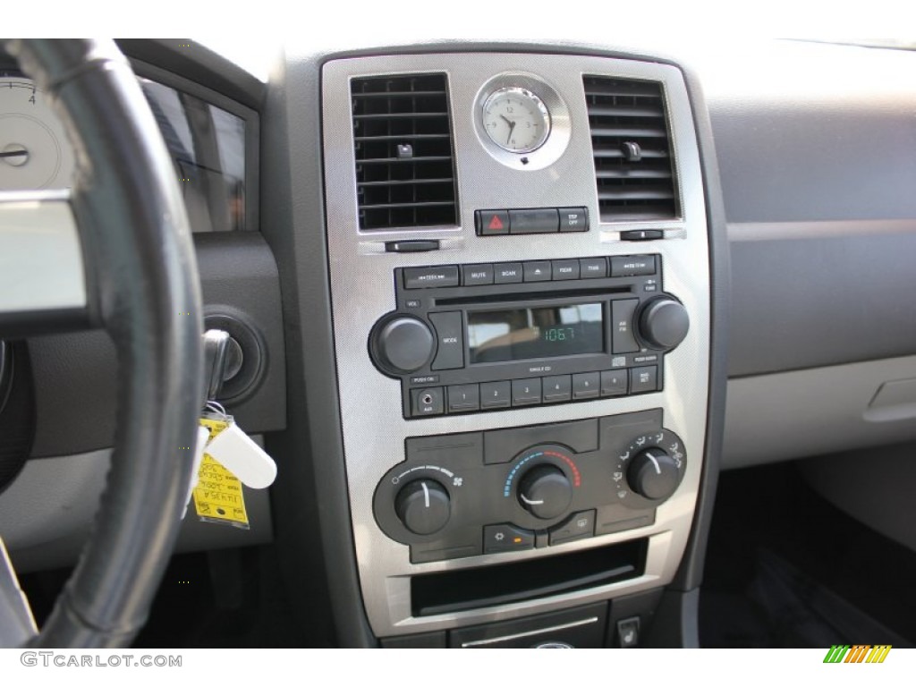 2006 Chrysler 300 Touring AWD Controls Photo #50523176