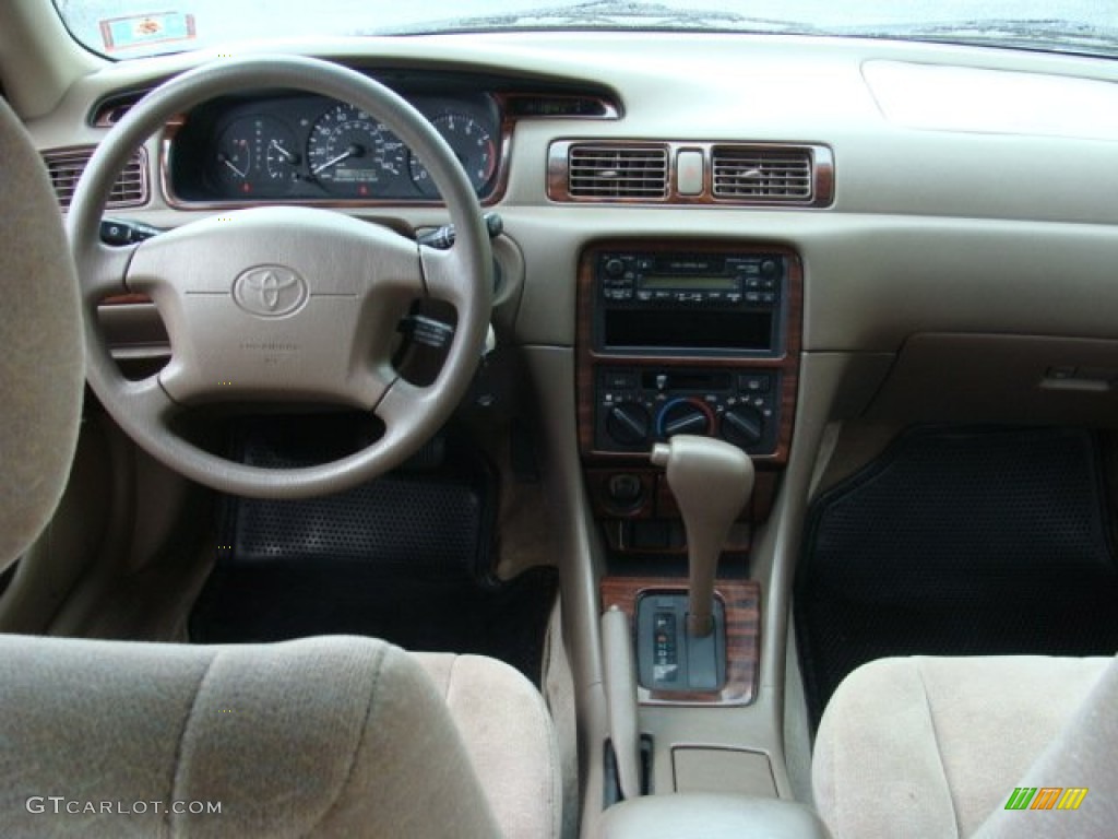 1998 Toyota Camry LE Oak Dashboard Photo #50526478