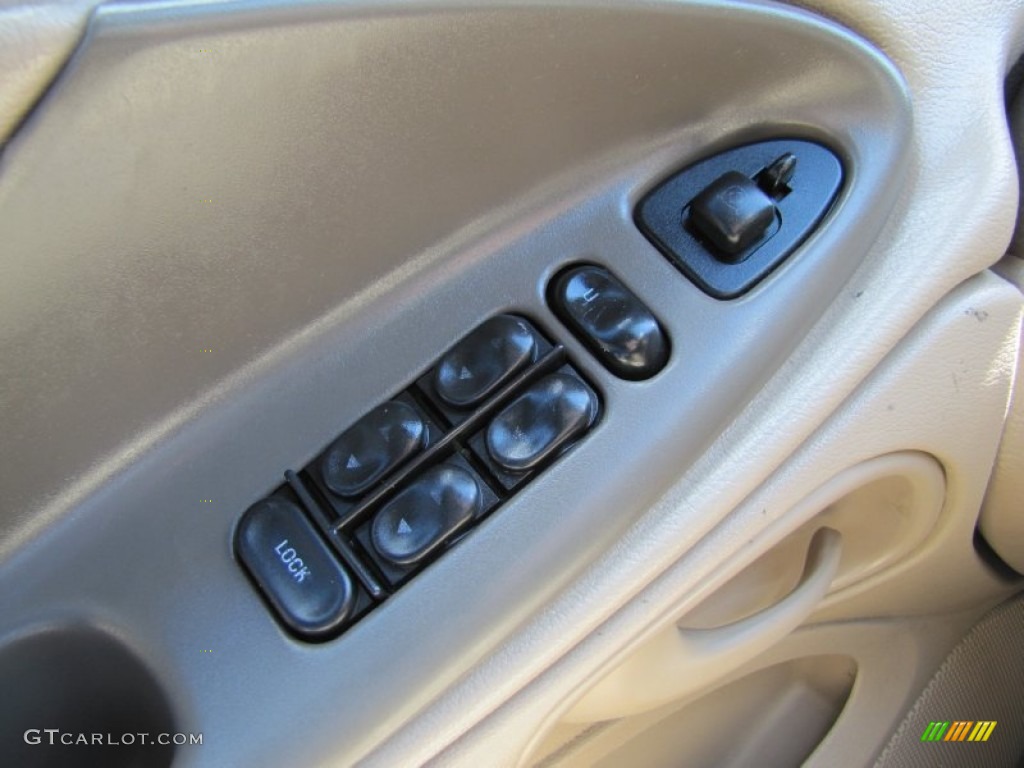 2002 Ford Mustang V6 Convertible Controls Photo #50527118