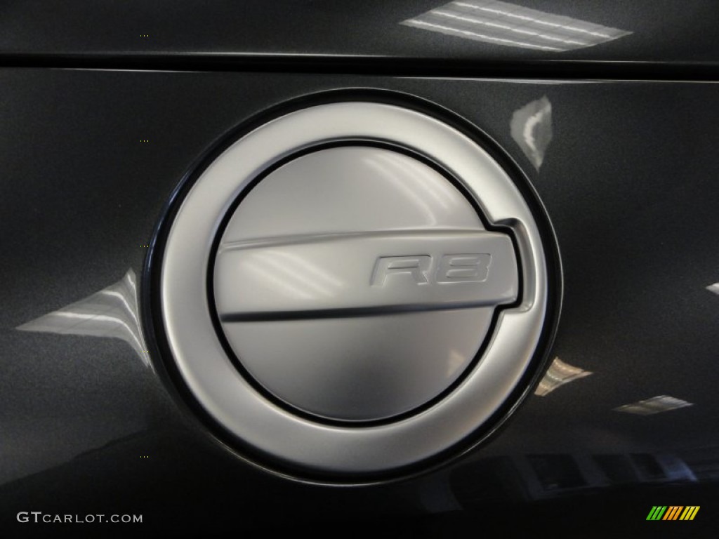 2011 Audi R8 Spyder 5.2 FSI quattro Marks and Logos Photo #50527309