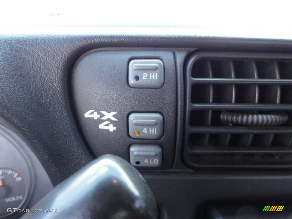 1999 GMC Sonoma SLS Regular Cab 4x4 Controls Photo #50533003