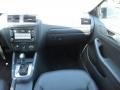 Black - Jetta SE Sedan Photo No. 15