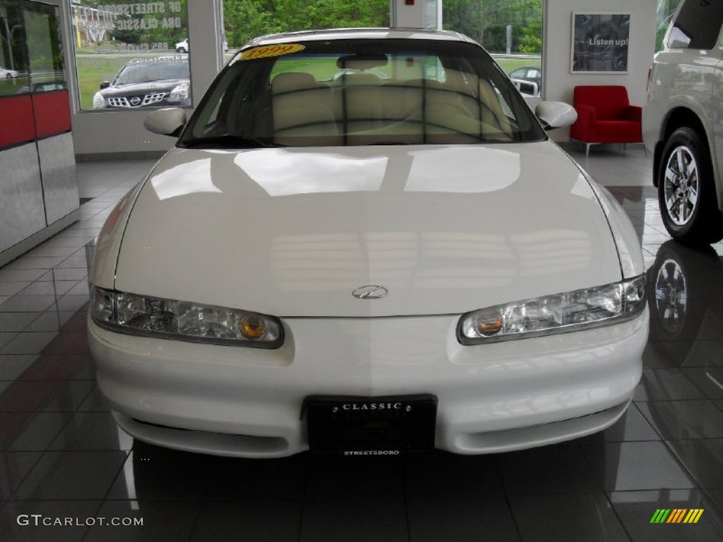 1999 Intrigue GL - Arctic White / Neutral photo #11