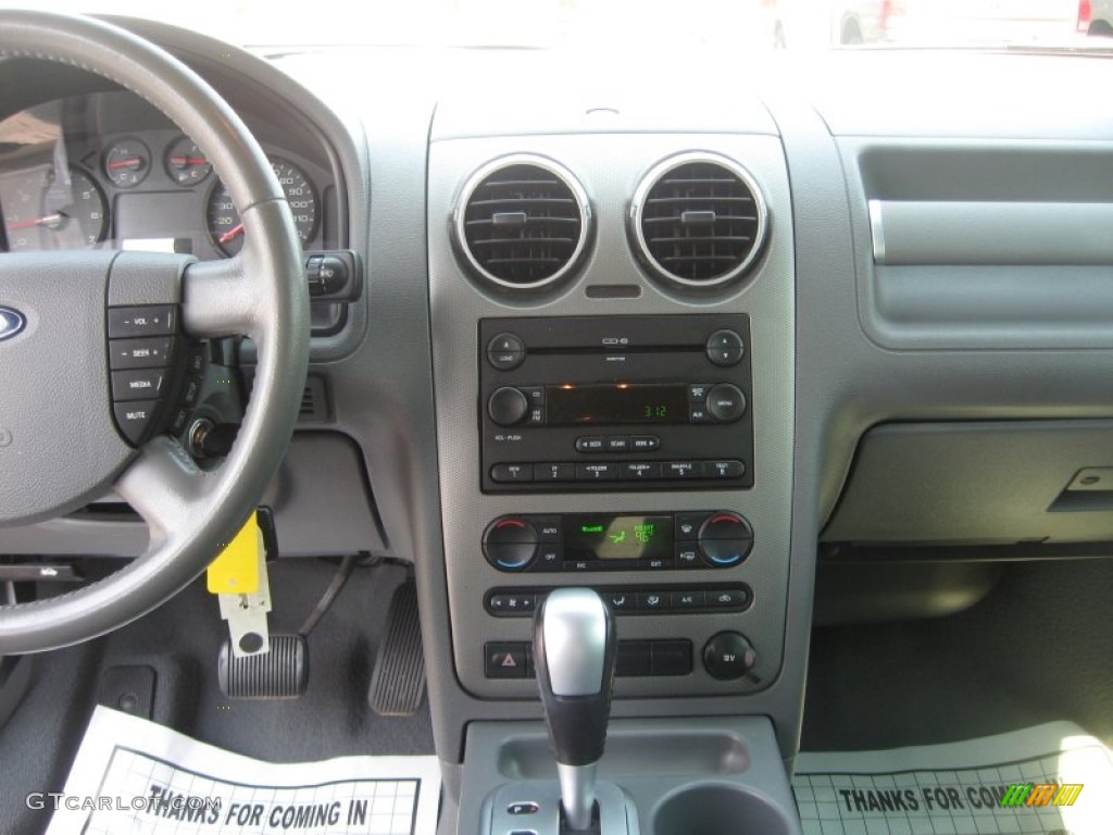 2006 Ford Freestyle SEL Controls Photos