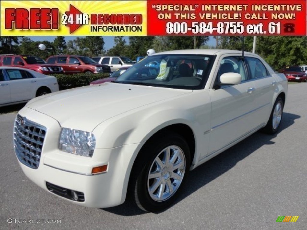 Cool Vanilla White Chrysler 300