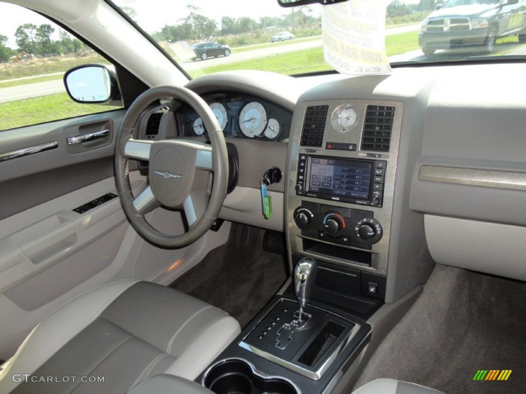 2008 Chrysler 300 Touring Dashboard Photos