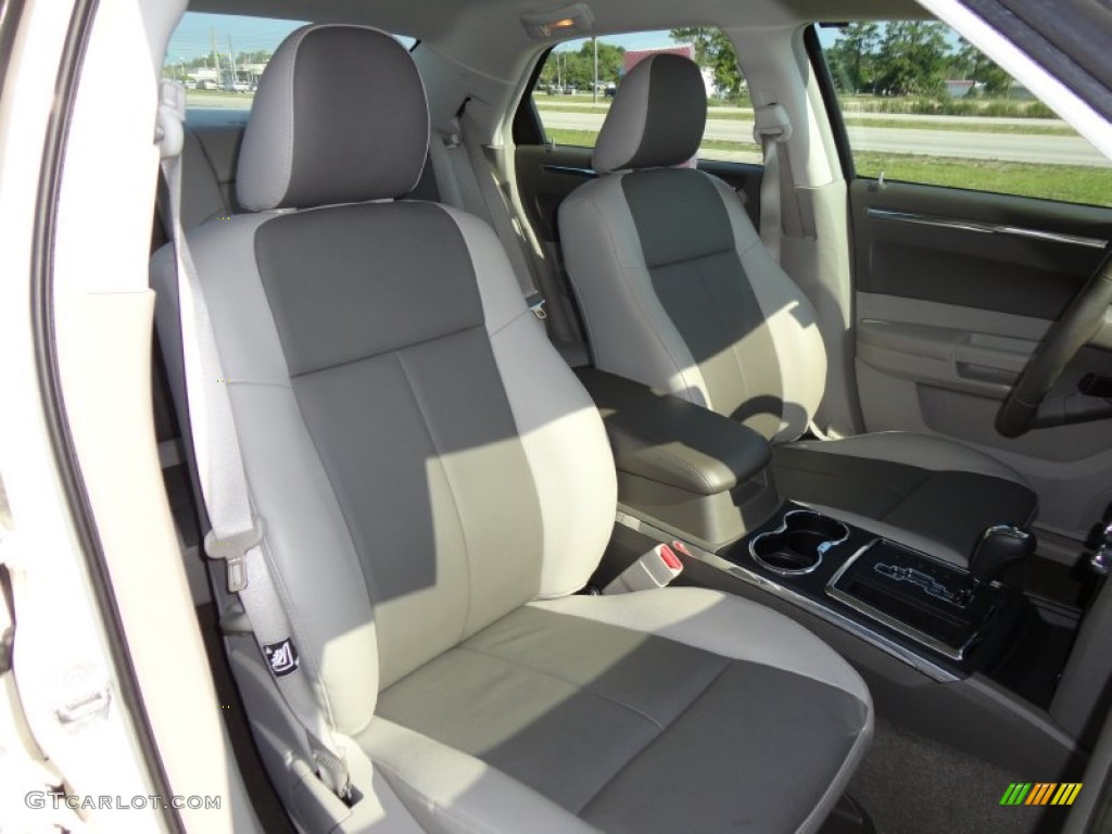 Medium Pebble Beige/Cream Interior 2008 Chrysler 300 Touring Photo #50548516