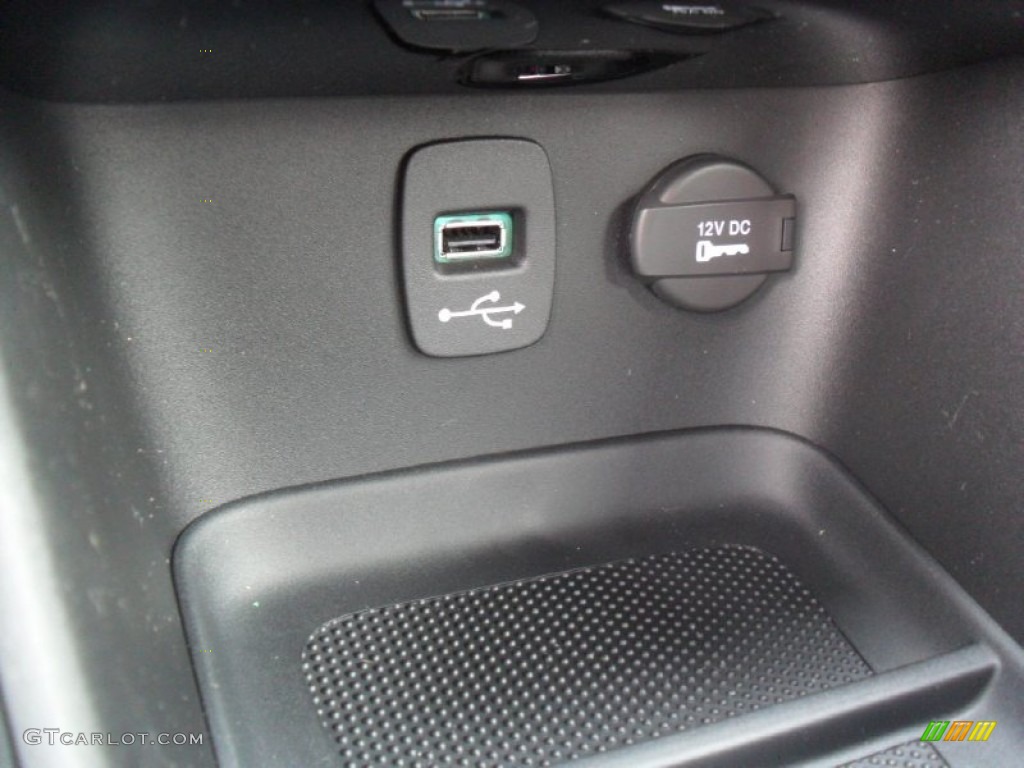 2011 Chrysler 200 Limited Controls Photo #50558107