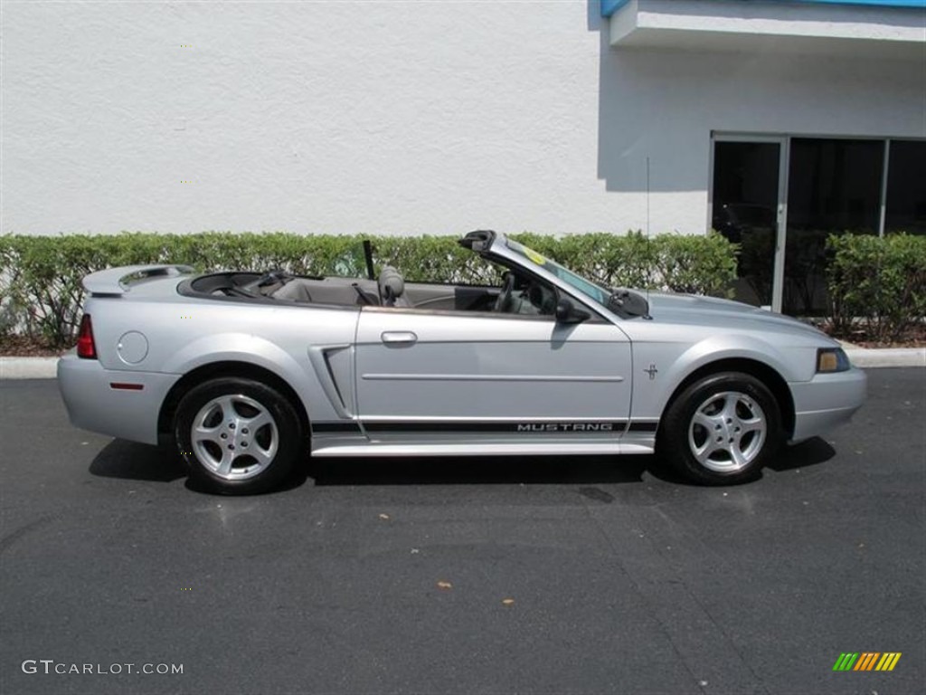 2002 Mustang V6 Convertible - Satin Silver Metallic / Medium Graphite photo #2