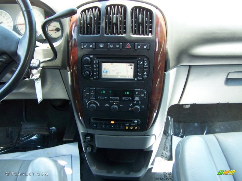 2004 Chrysler Town & Country Limited Controls Photos