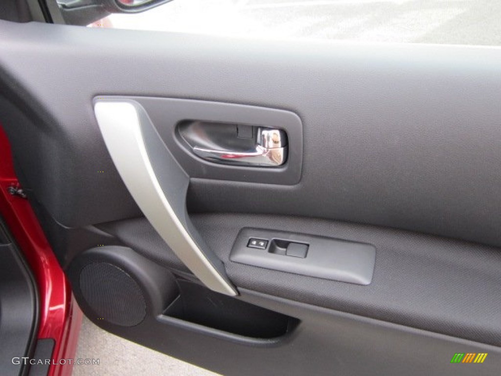 2011 Rogue S AWD - Cayenne Red / Black photo #17