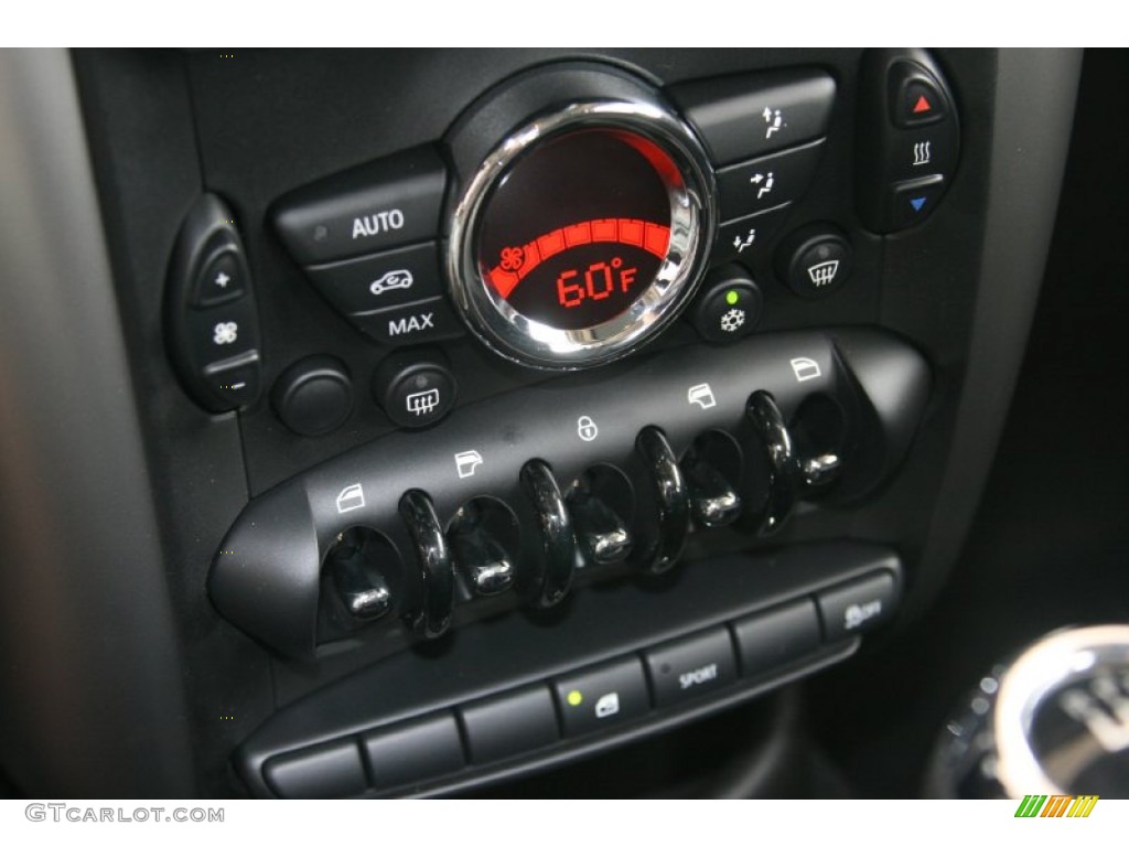 2011 Mini Cooper Countryman Controls Photo #50569399