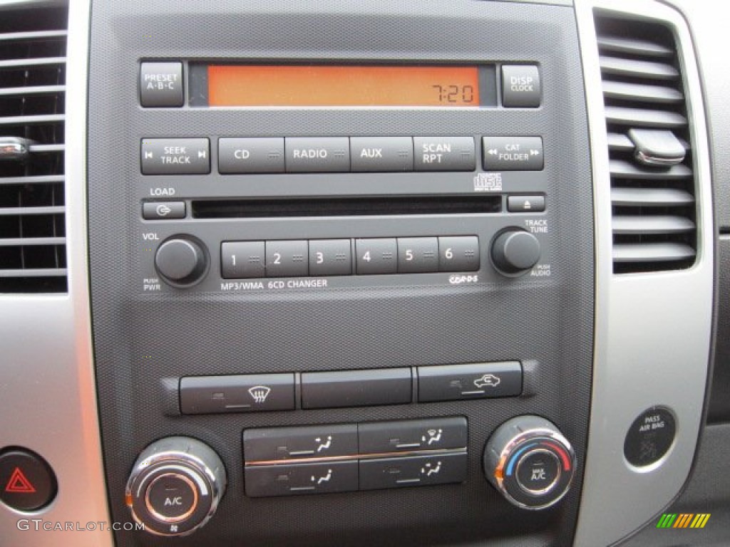 2011 Nissan Frontier Pro-4X King Cab 4x4 Controls Photos