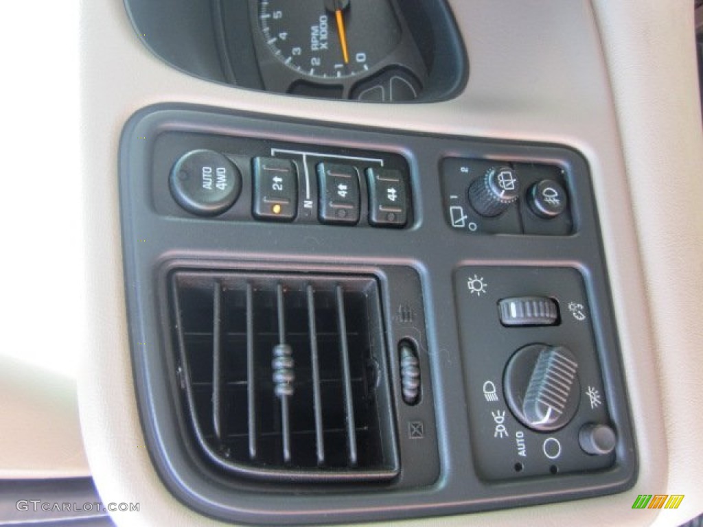 2003 GMC Yukon XL SLT 4x4 Controls Photo #50569771