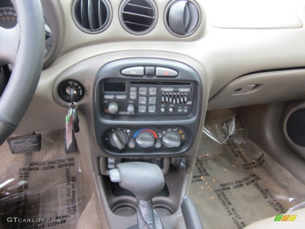 1999 Pontiac Grand Am GT Sedan Controls Photo #50570284
