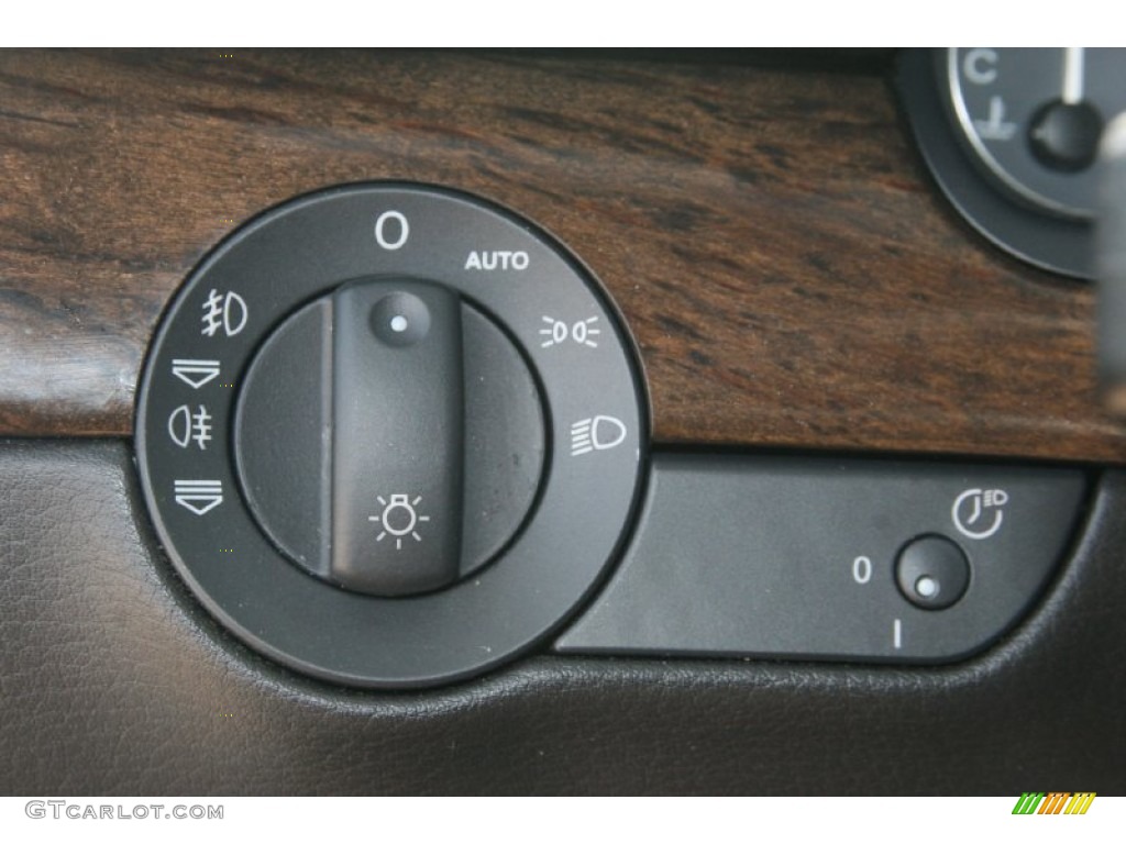 2004 Audi S4 4.2 quattro Sedan Controls Photo #50571685