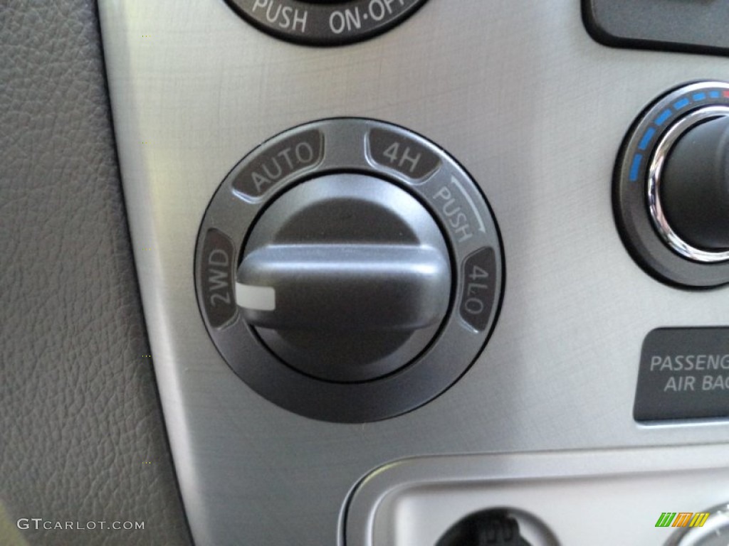 2010 Infiniti QX 56 4WD Controls Photo #50573546