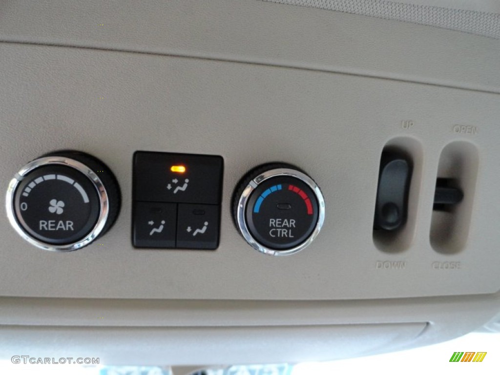 2010 Infiniti QX 56 4WD Controls Photo #50573638