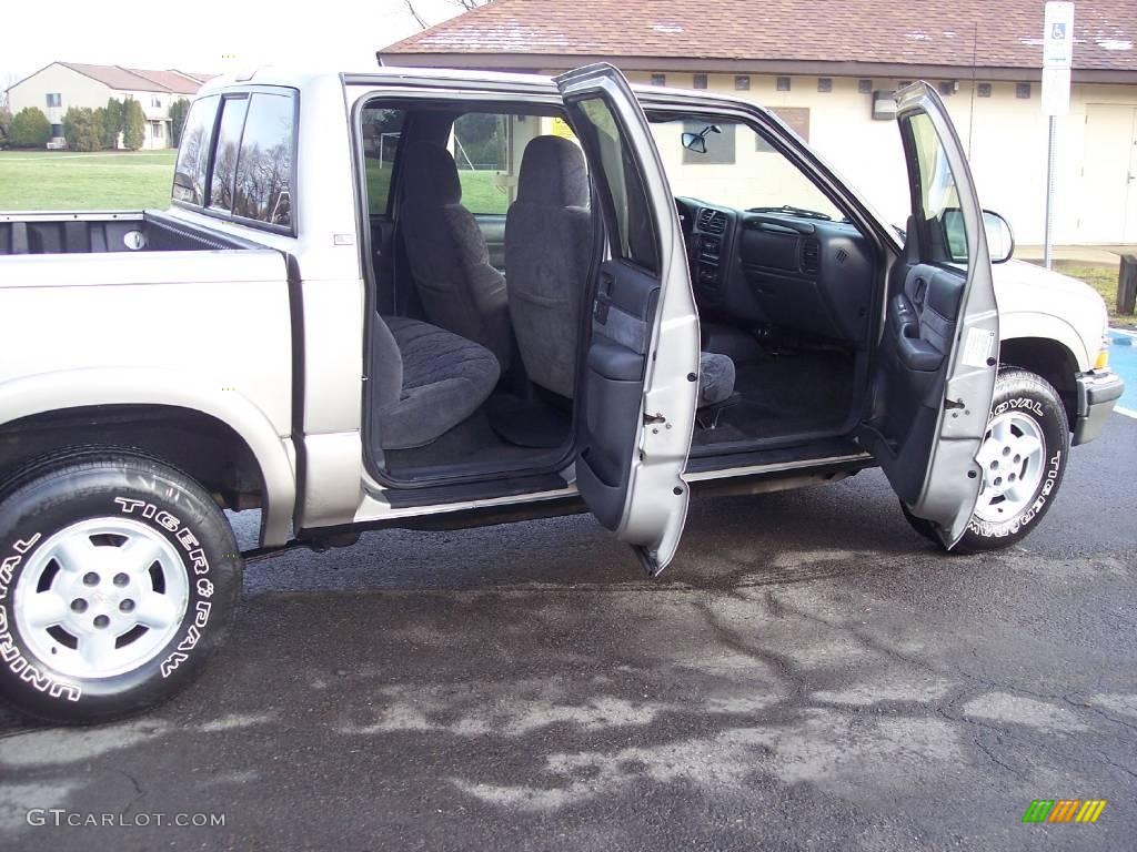 2001 S10 LS Crew Cab 4x4 - Light Pewter Metallic / Graphite photo #31