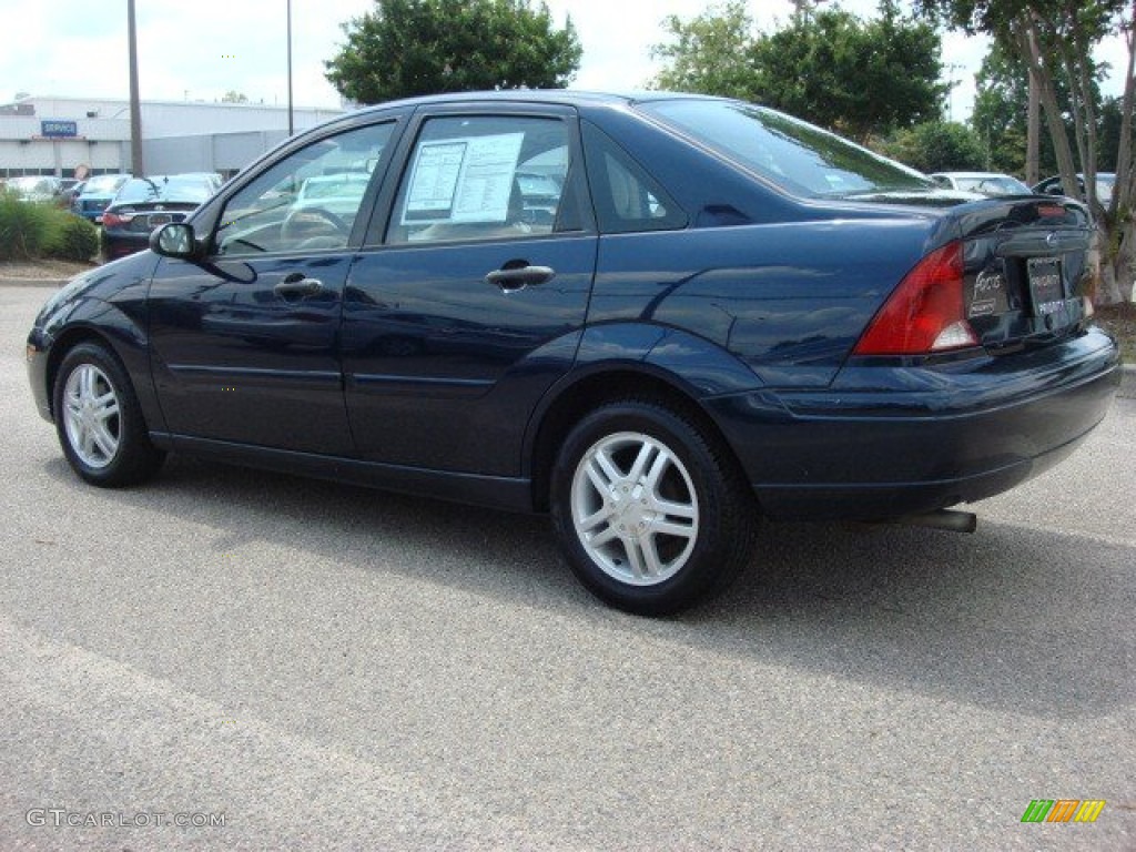 2003 Focus SE Sedan - Twilight Blue Metallic / Medium Parchment photo #3