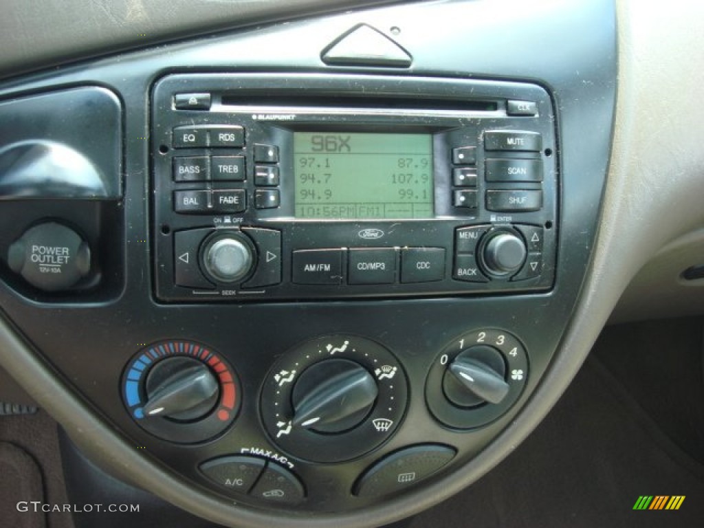 2003 Ford Focus SE Sedan Controls Photo #50575897