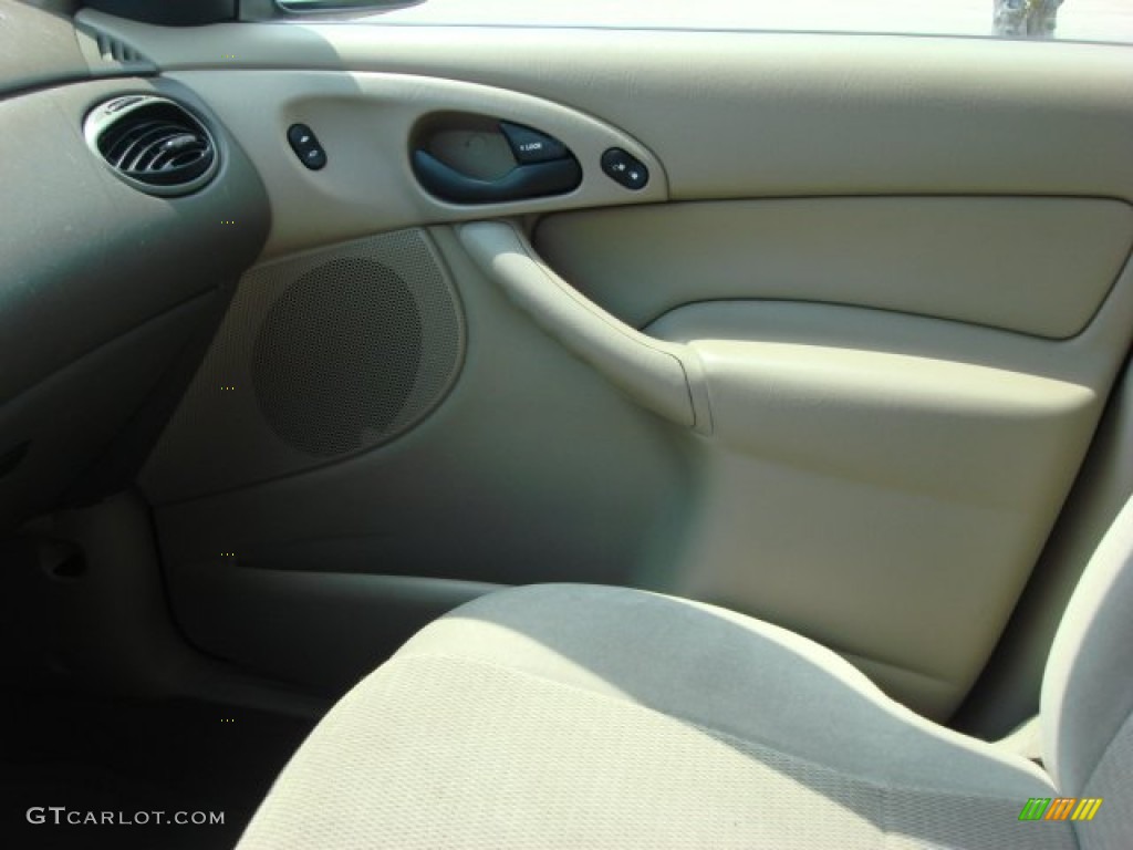 2003 Focus SE Sedan - Twilight Blue Metallic / Medium Parchment photo #15