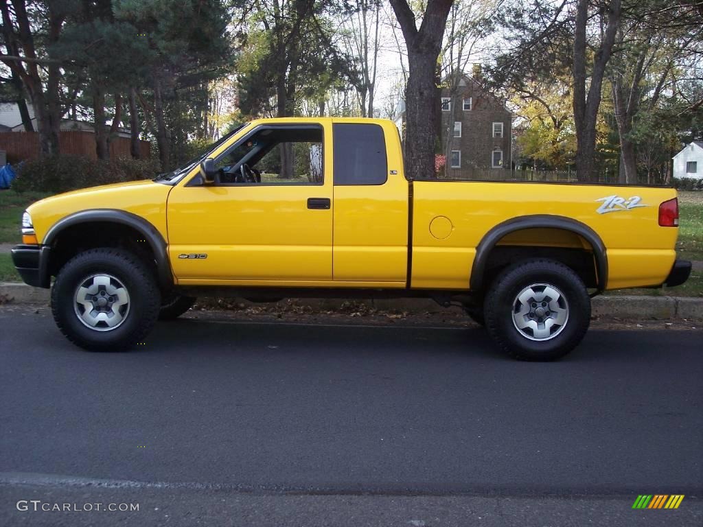 2002 S10 LS Extended Cab 4x4 - Flame Yellow / Graphite photo #56