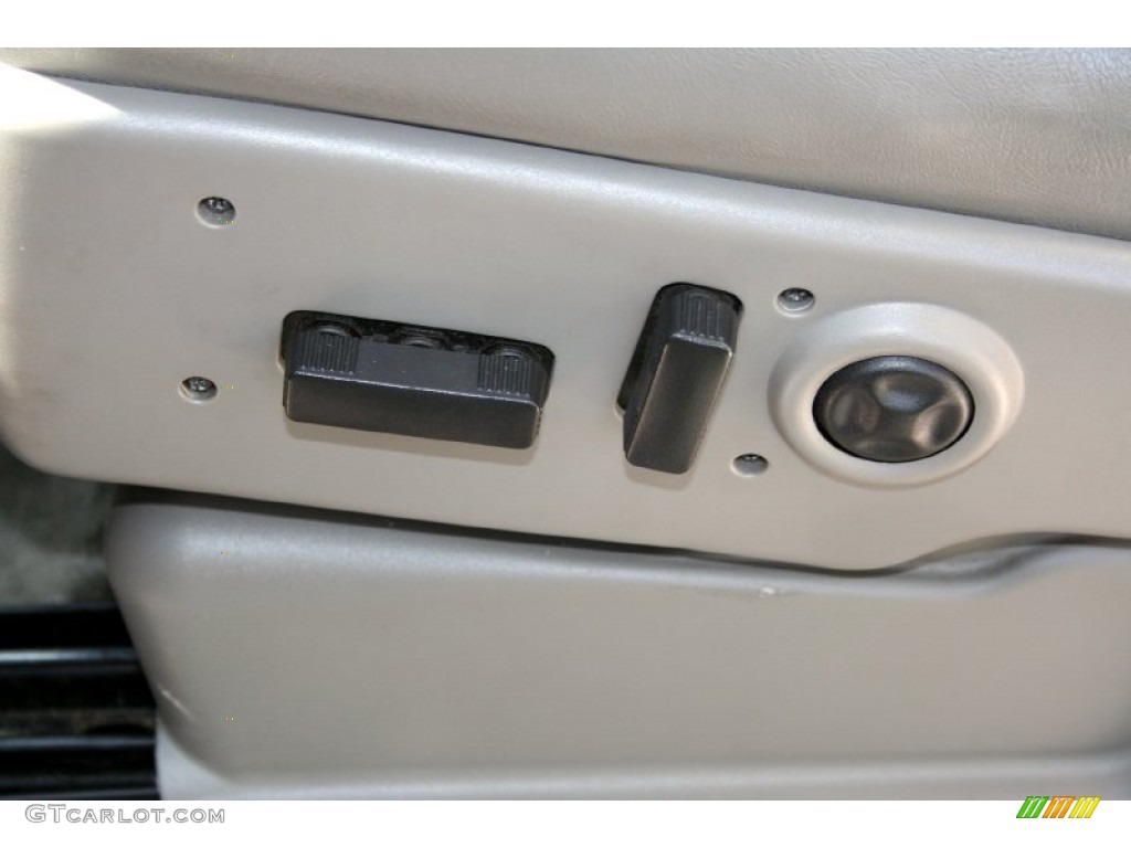 2004 Yukon SLT 4x4 - Silver Birch Metallic / Pewter/Dark Pewter photo #41