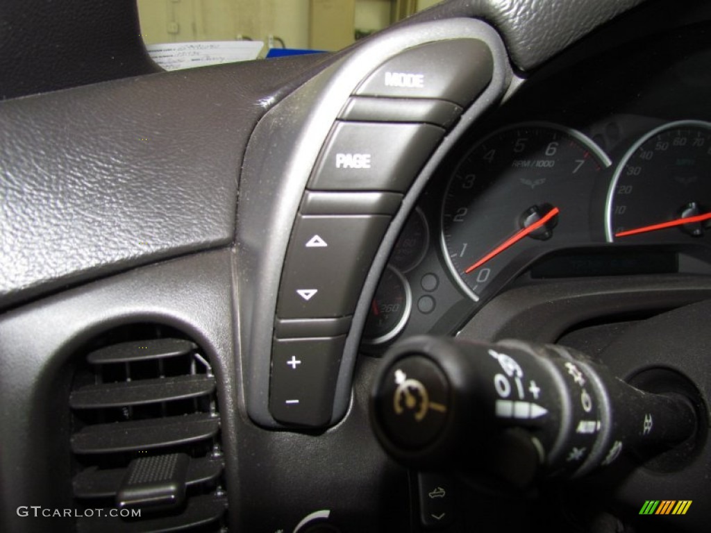 2006 Chevrolet Corvette Convertible Controls Photo #50579155