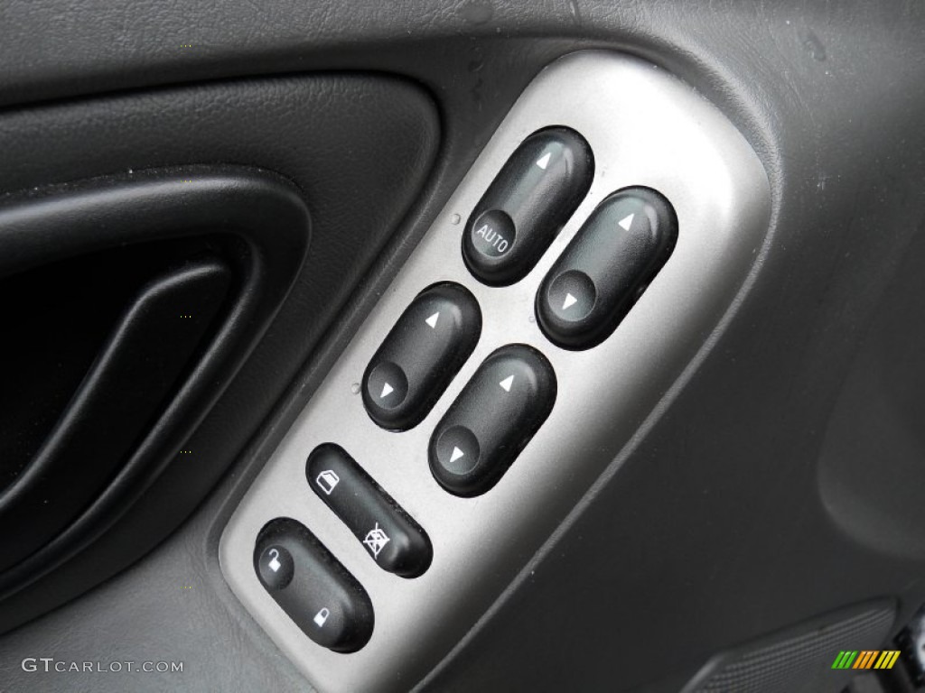 2004 Ford Escape XLT V6 4WD Controls Photo #50585269