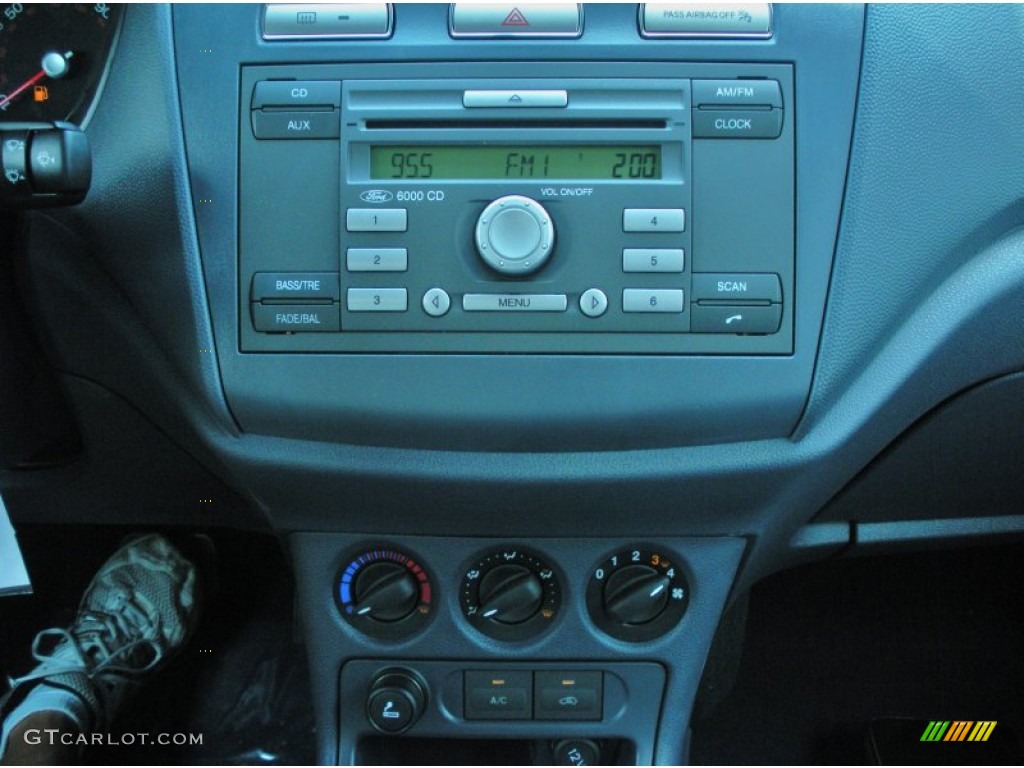 2011 Ford Transit Connect XLT Cargo Van Controls Photo #50587592