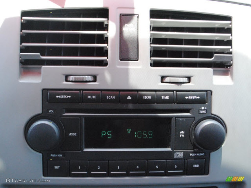 2005 Dodge Dakota SLT Quad Cab 4x4 Controls Photo #50593733