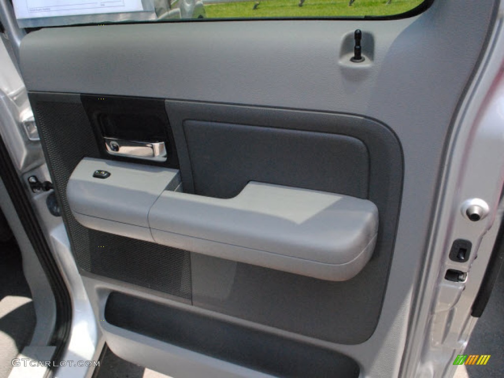 2006 F150 XLT SuperCrew - Silver Metallic / Medium/Dark Flint photo #5