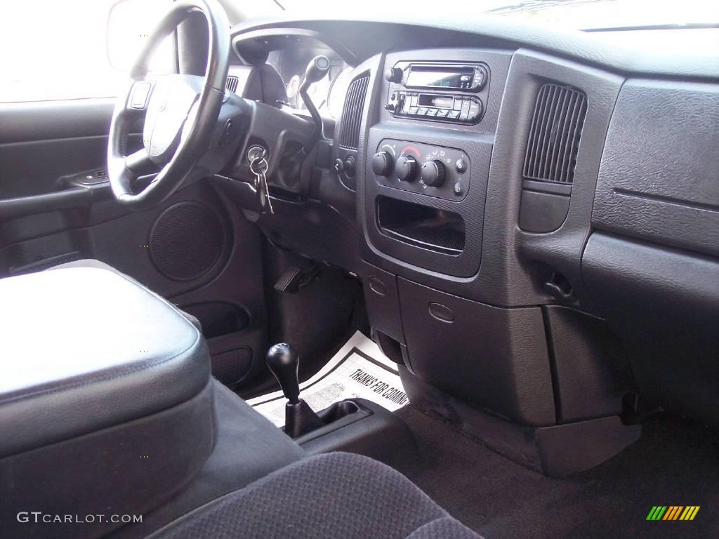 2004 Ram 1500 SLT Quad Cab 4x4 - Patriot Blue Pearl / Dark Slate Gray photo #39