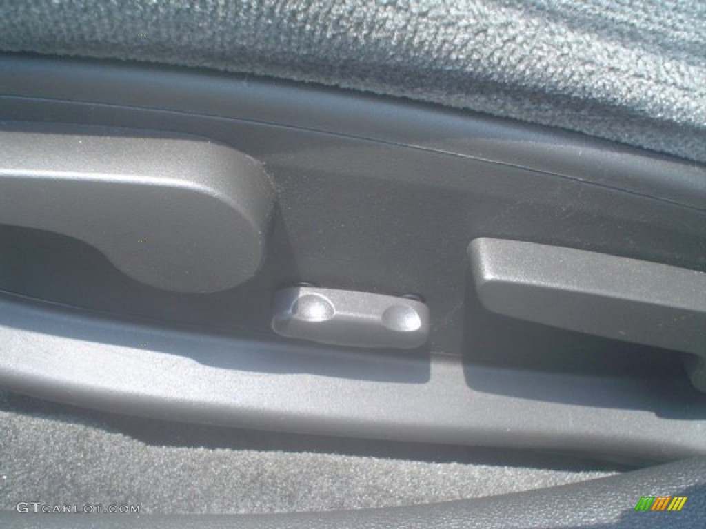 2010 Impala LT - Silver Ice Metallic / Gray photo #16