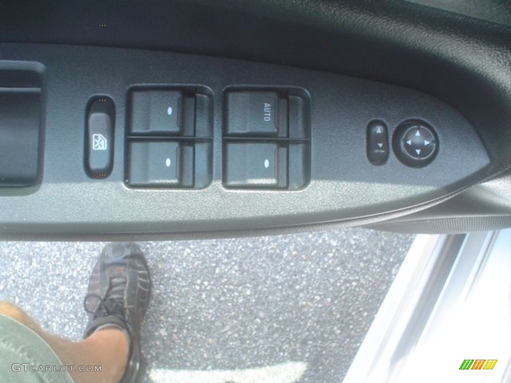 2010 Impala LT - Silver Ice Metallic / Gray photo #18