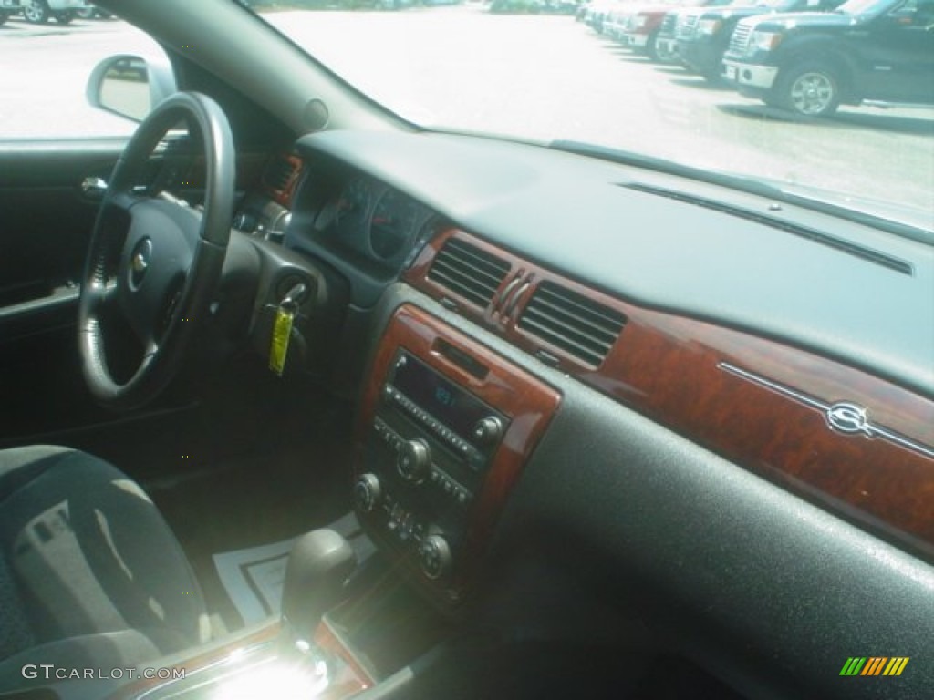 2010 Impala LT - Silver Ice Metallic / Gray photo #21