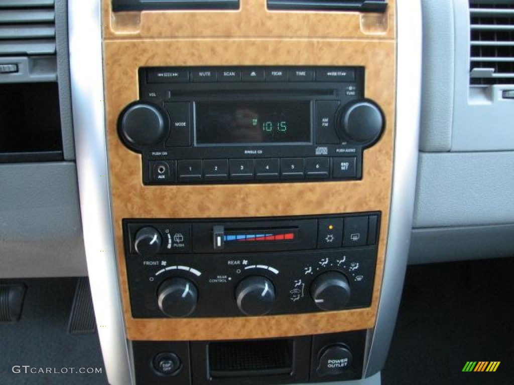 2007 Chrysler Aspen Limited Controls Photo #50597423