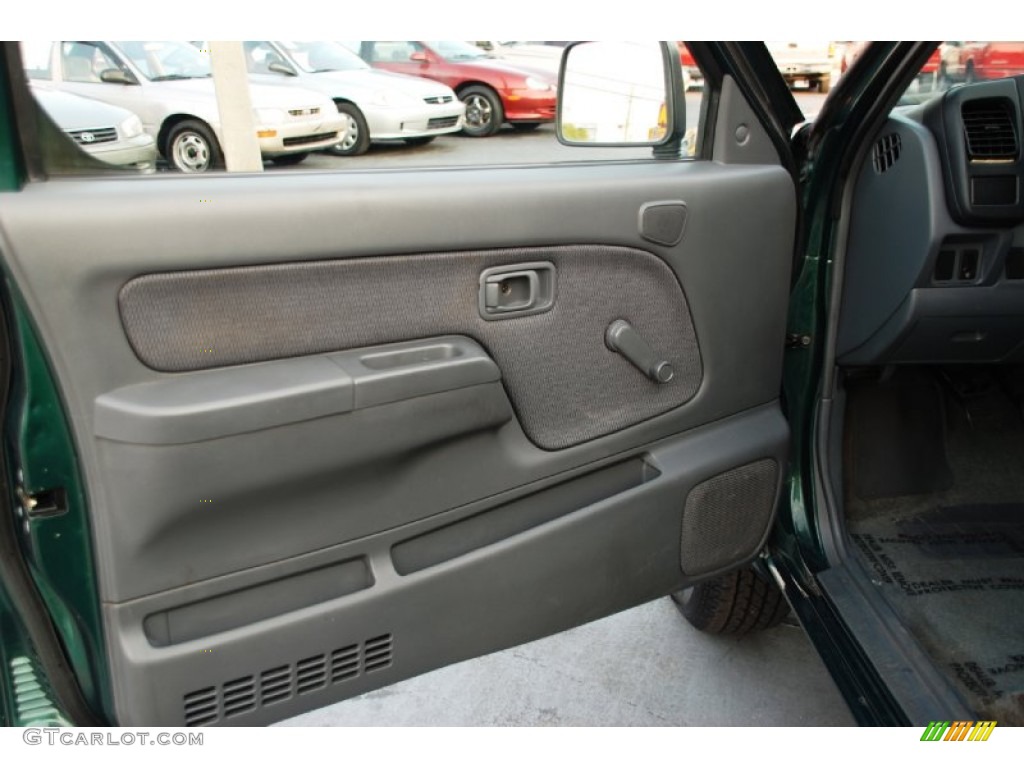 2001 Nissan Frontier XE King Cab Gray Door Panel Photo #50601984