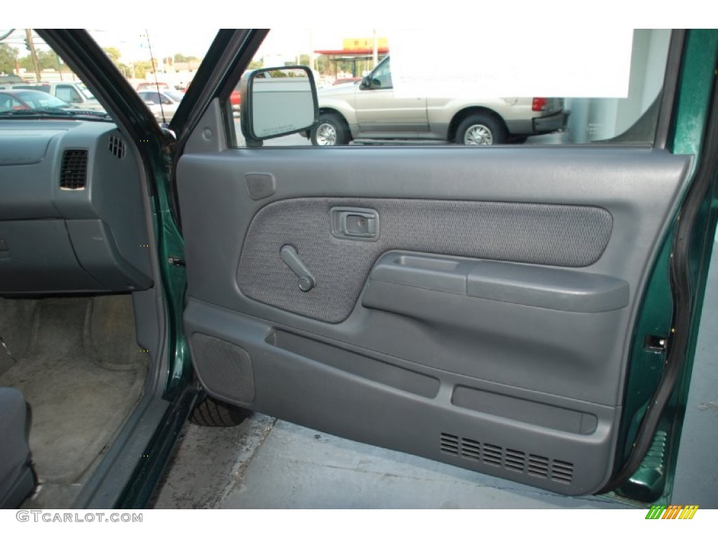 2001 Nissan Frontier XE King Cab Gray Door Panel Photo #50601996