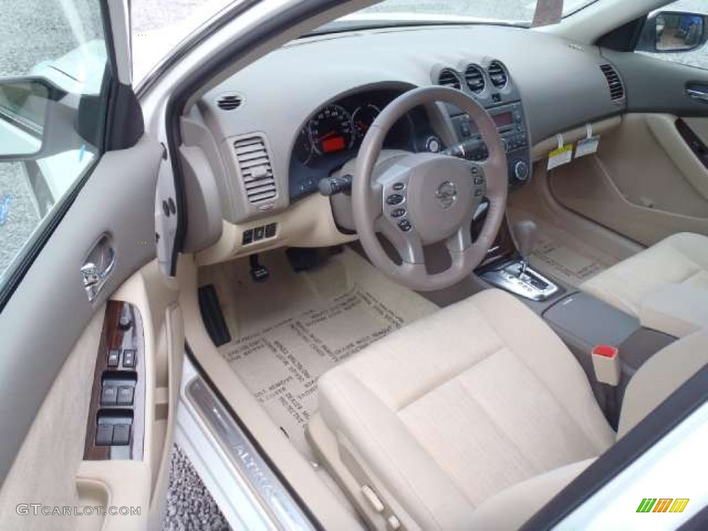 Blonde Interior 2012 Nissan Altima 2.5 S Photo #50602134