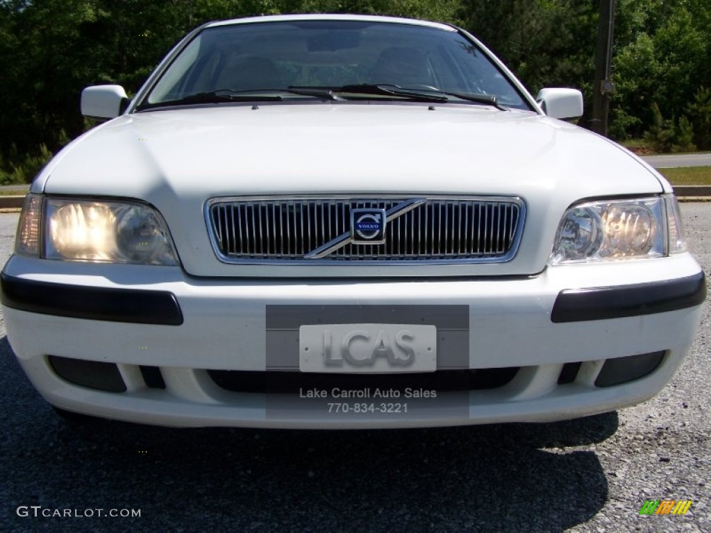 2002 S40 1.9T - White / Taupe/Light Taupe photo #1