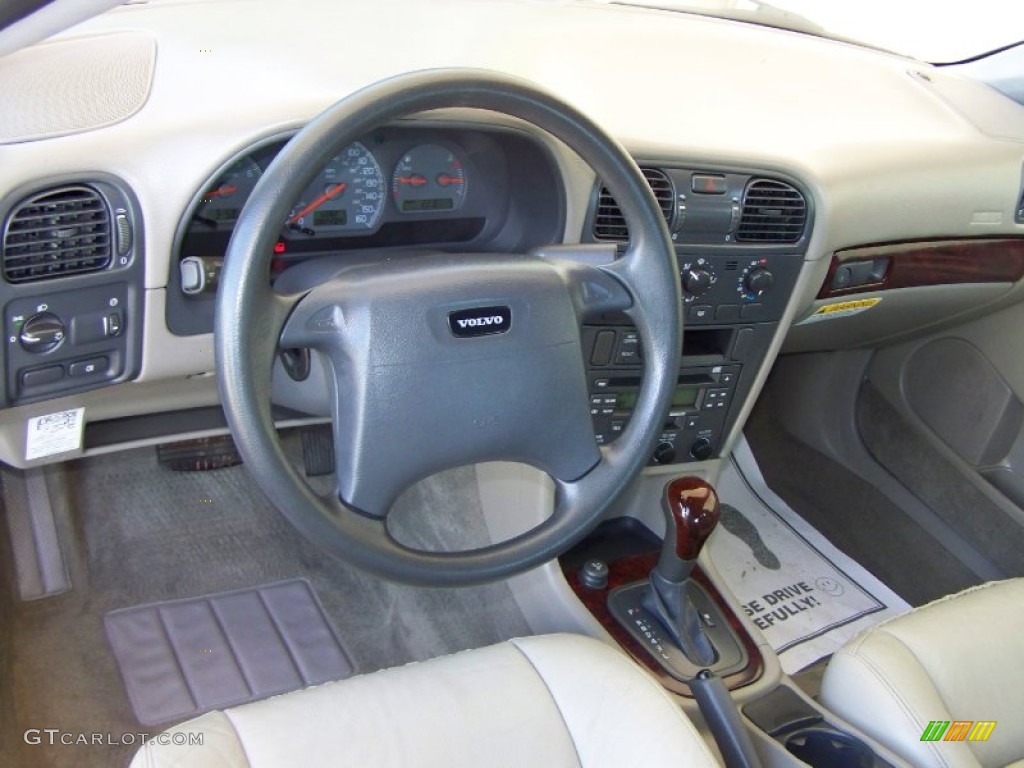 Taupe/Light Taupe Interior 2002 Volvo S40 1.9T Photo #50603385