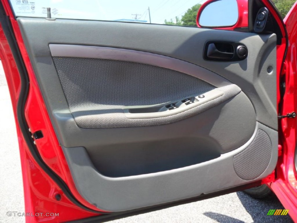 2006 Suzuki Reno Standard Reno Model Gray Door Panel Photo #50609813