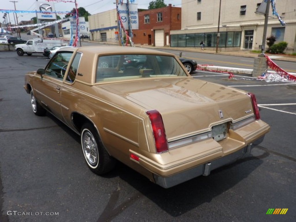 1987 Cutlass Supreme Coupe - Sungold Metallic / Beige photo #3