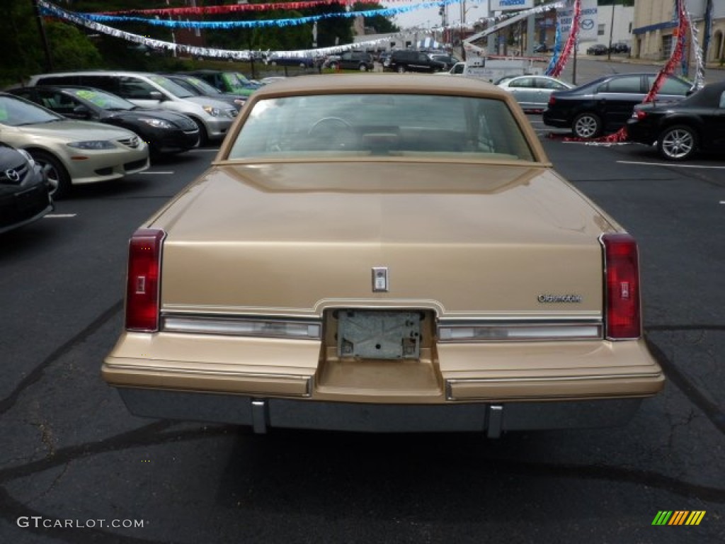 1987 Cutlass Supreme Coupe - Sungold Metallic / Beige photo #4