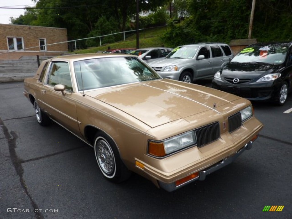 1987 Cutlass Supreme Coupe - Sungold Metallic / Beige photo #7