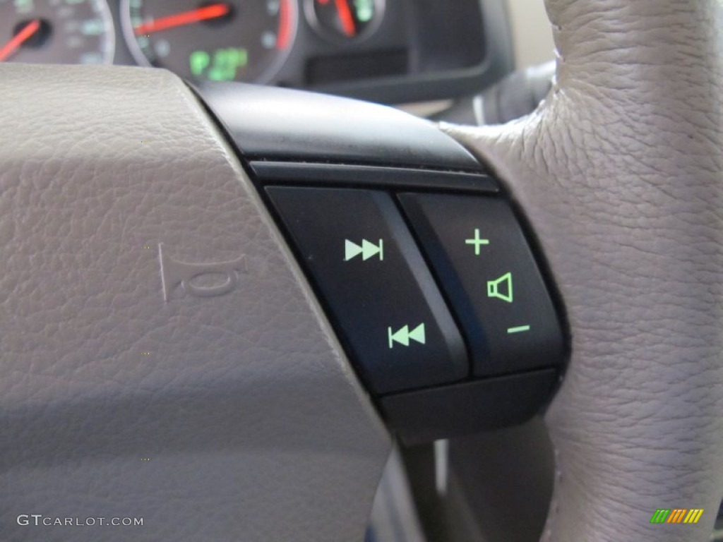 2004 Volvo XC90 T6 AWD Controls Photo #50612019