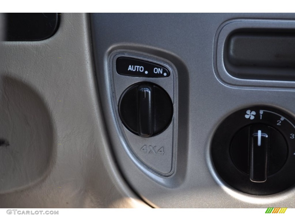 2003 Ford Escape XLT V6 4WD Controls Photo #50615079